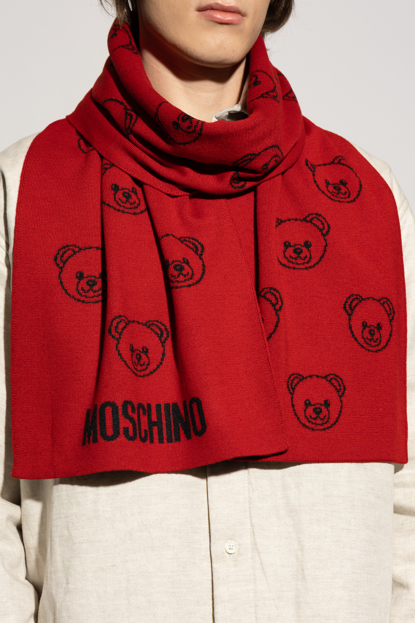 スカーフ Moschino SCARF (A33805403 0103) Red Scarf with a distinctive teddy bear motif Moschino